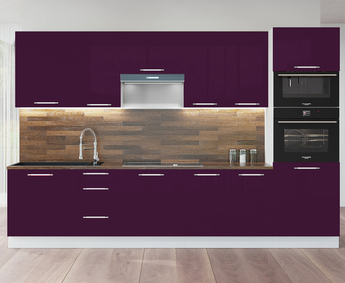 Cuisine complète haut et bas 300cm 9 meubles dont sous évier sous hotte et colonne four façade laquée aubergine Poignées inox / pied